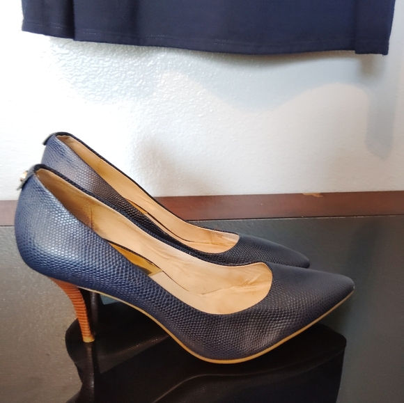 Michael Kors Navy Blue Heels - Picture 9 of 16